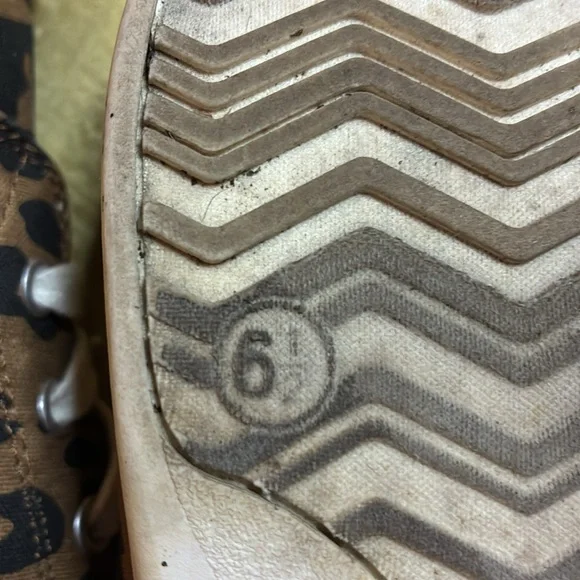 Madden Girl-Kids Leopard Print Sneakers, size 6-1/2 - Picture 5 of 5